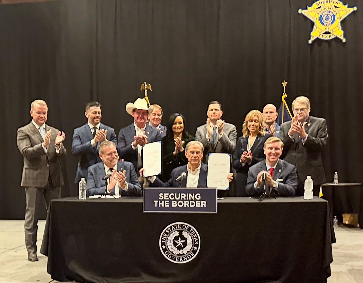 SenatorBirdwell's tweet image. Enjoyed the Sheriffs Association’s Convention today. Joined Gov. @GregAbbott_TX and other legislators as he signed a couple of key border related bills. I saw three of our great Sheriffs from SD 22, Sheriff Norman of Ellis County, Sheriff Deeds of Hood County, and Sheriff West of…