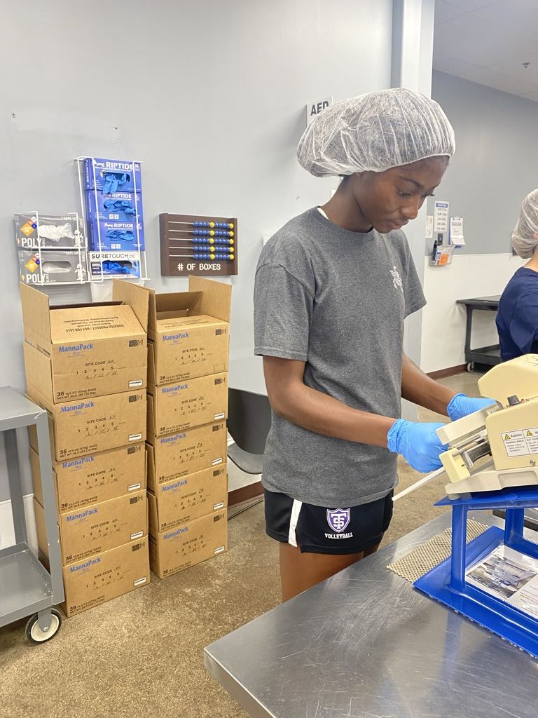 Tommievball's tweet image. Miriam Unongo is giving back and gaining experience this summer
She is volunteering at Feed My Starving Children and a youth camp, and started a campus internship with the Athletics Business Office in July
#RollToms
