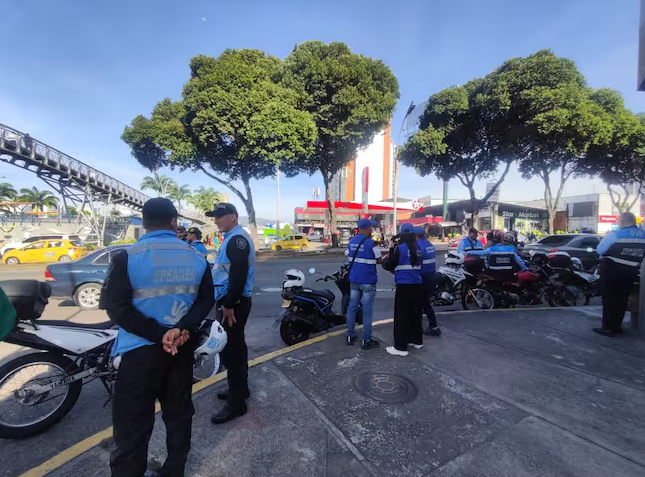 #Primicia: Atención: Hay nueva fecha para que comience la restricción al parrillero en motocicleta en el área metropolitana de #Bucaramanga. Haga click: 👉📻🔴acortar.link/qcBcGT