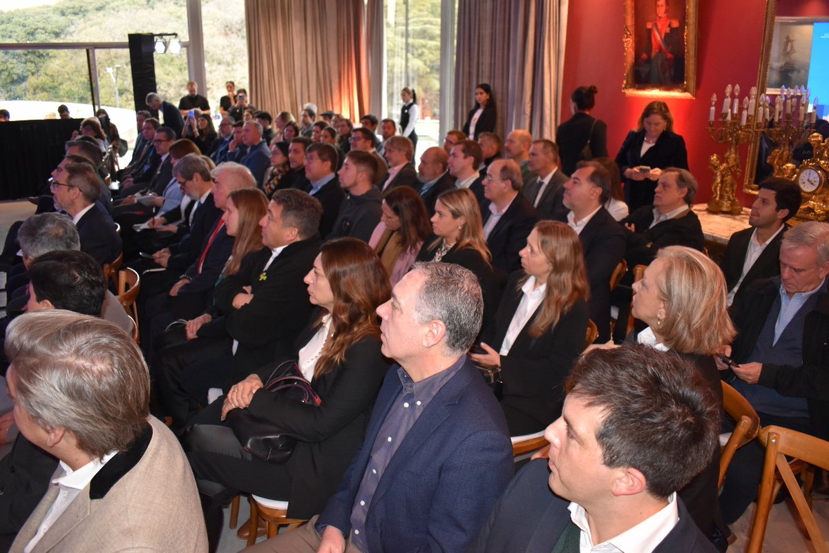 EmbaChileArg's tweet image. El Emb. de Chile junto al Sec. de Relac. Econ.
Intern. de Cancillería Arg, el Dir. ProChile, el Presid. Ejec. de la Agencia Arg. de Inversiones y GORE de Bío Bío, inaugura "Encuentro de Negocios entre 🇨🇱🇦🇷. @Minrel_Chile @Cancilleria_Ar @prochile @gorebiobio @PromocionARG