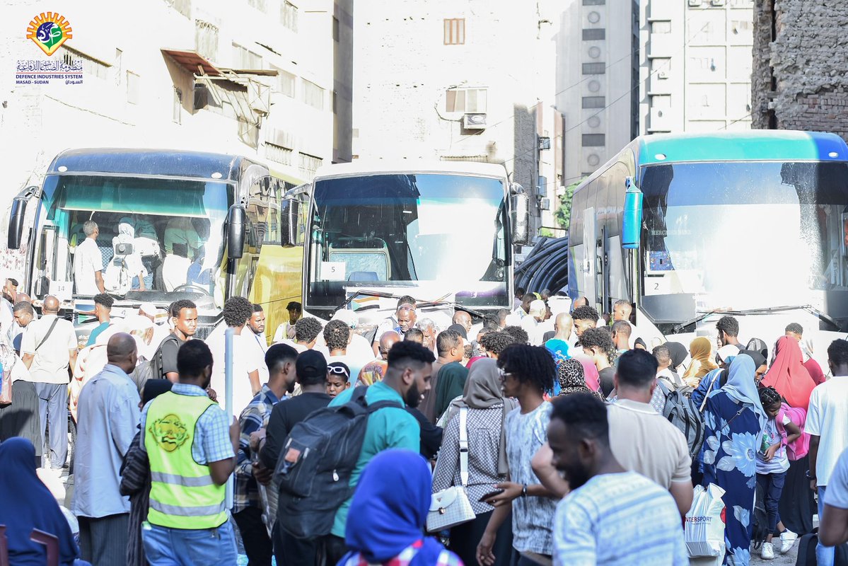 MASAD_SD's tweet image. المدير العام لمنظومة الصناعات الدفاعية يتدخل لمعالجة أزمة سودانيين بالإسكندرية بعد تعرضهم للاحتيال
سيادته يؤكد أن المنظومة ماضية في اداء ادوارها المجتمعية والوقوف مع ابناء السودان في كل الظروف
#منظومة_الصناعات_الدفاعية
#الرجعه_الطوعيه
#نصر_من_الله_وفتح_قريب
#يلا_نعمر