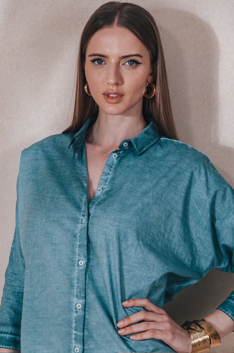 Effortless summer ease in every fold—light, breezy, and made to move.
.
.
#womenshirt #summerstyle #summershirt #casualchic #womenoutfits #summer25
.
Shop now : tinyurl.com/ollie-voile-bl…