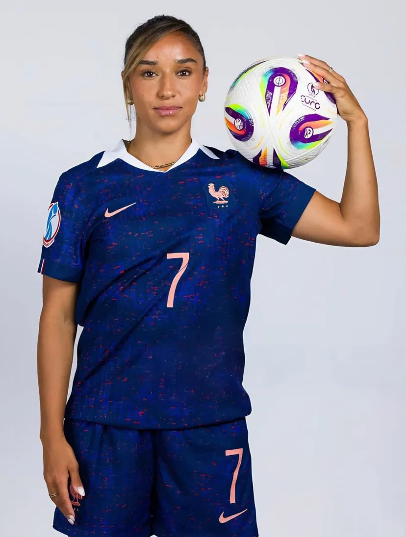 Ranking The Most beautiful female Footballers 🤩

19. Sakina karchaoui🇫🇷❤️