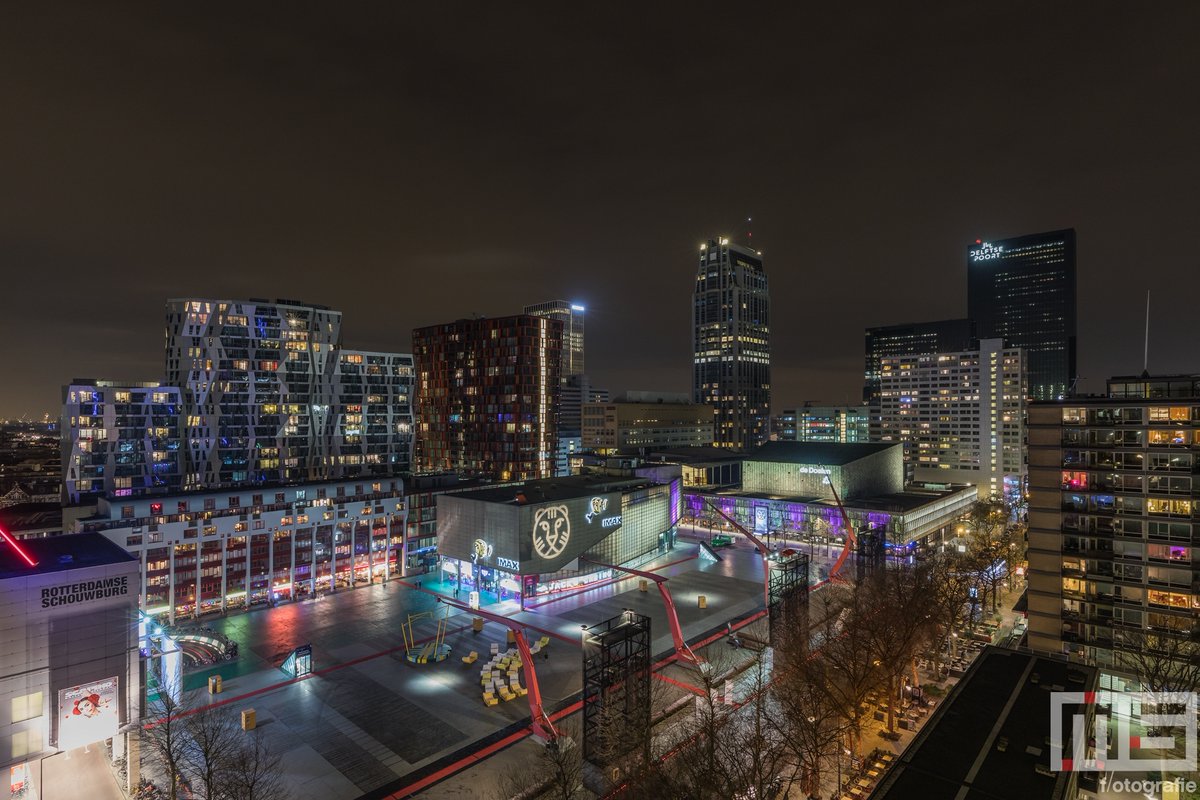 Het Schouwburgplein in Rotterdam in de avond

#rotterdam #schouwburgplein #fotograaf #photographer #architecture #night #rdam #pathe #nightphotography

Meer op: ms-fotografie.nl