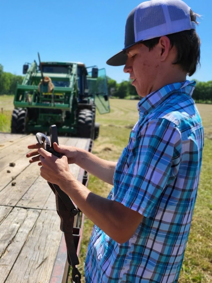 TNFFAFoundation's tweet image. 🐮 July is Beef Month in TN — meet Augustus Yelton, our 2025 @tnffa Beef Production–Entrepreneurship winner!

He manages 25 beef cows on his family’s 150-acre farm, working to carry on their century-old legacy.

Thanks to @TennesseeCattle for supporting young ag leaders! 

#TNFFA