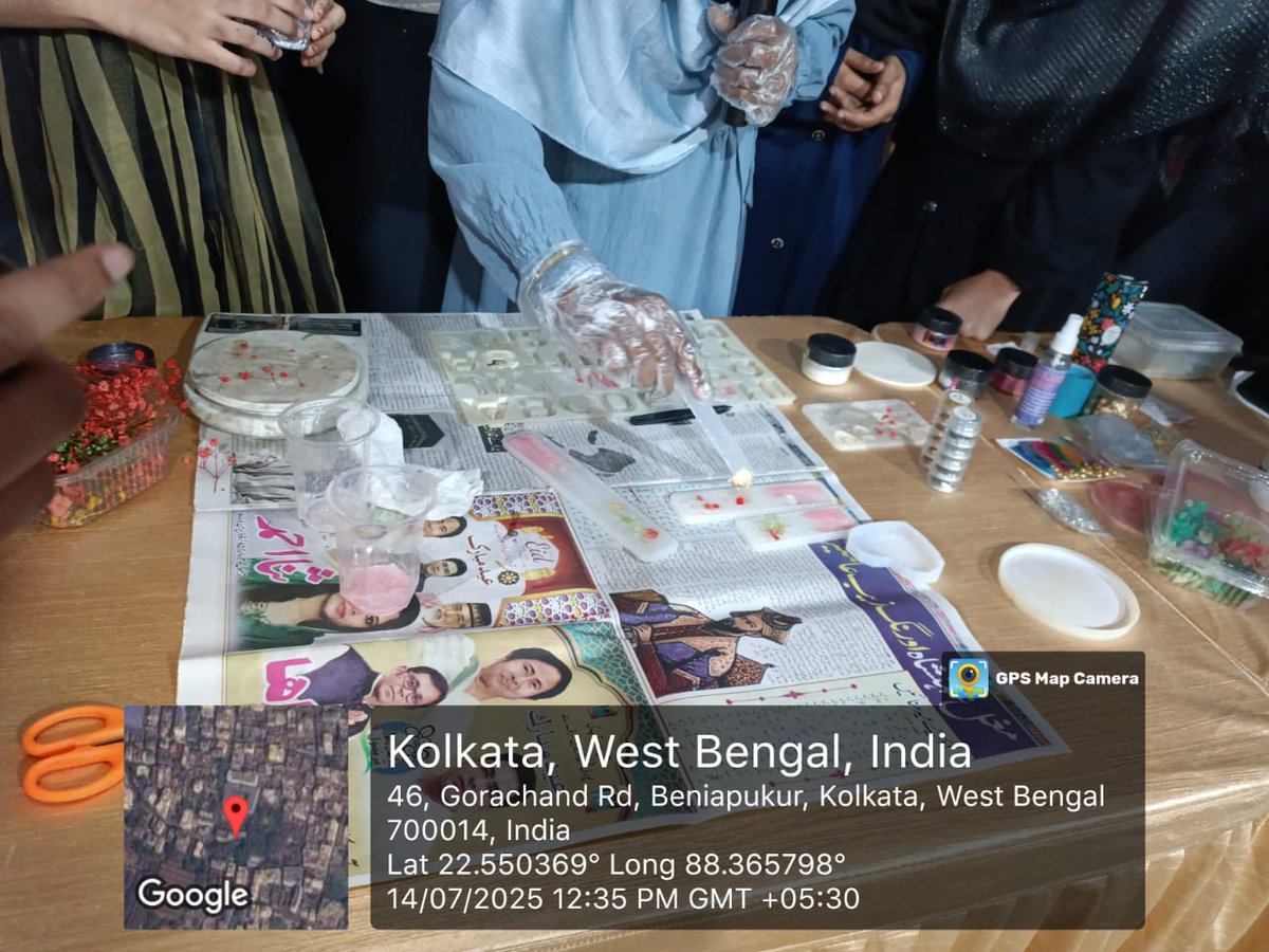 MilliFor83273's tweet photo. "Creativity unleashed! 🎨💡 Milli Al-Ameen College's Incubation Cell &amp; IQAC successfully organized a Resin Art Workshop, empowering students with hands-on training &amp; artistic skills. #ResinArt #MilliAlAmeenCollege #ArtWorkshop #Art https://t.co/T08HUYhAGX