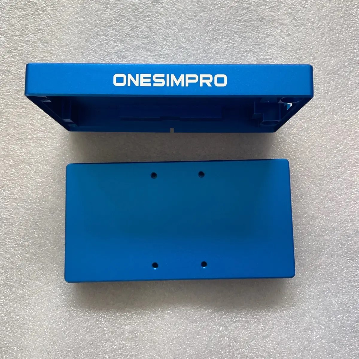 Esta semana sale la RacePro, pantalla de aluminio (Azul o Roja) con frontales intercambiables, ahora con esta pantalla tenemos el catalogo mas extenso del simracing.

RACEPRO, OSP 550, DDU 5 y DDU 10
onesimpro.com/pantallas/