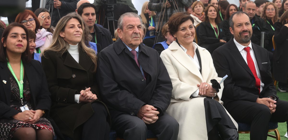 Ximena Aguilera (@ximenaguilera) on Twitter photo Este CESFAM refleja el compromiso del presidente <a href="/GabrielBoric/">Gabriel Boric Font</a> con una salud pública que funcione: accesible, universal y con más dignidad para las personas. Este CESFAM refleja el compromiso del presidente <a href="/GabrielBoric/">Gabriel Boric Font</a> con una salud pública que funcione: accesible, universal y con más dignidad para las personas.