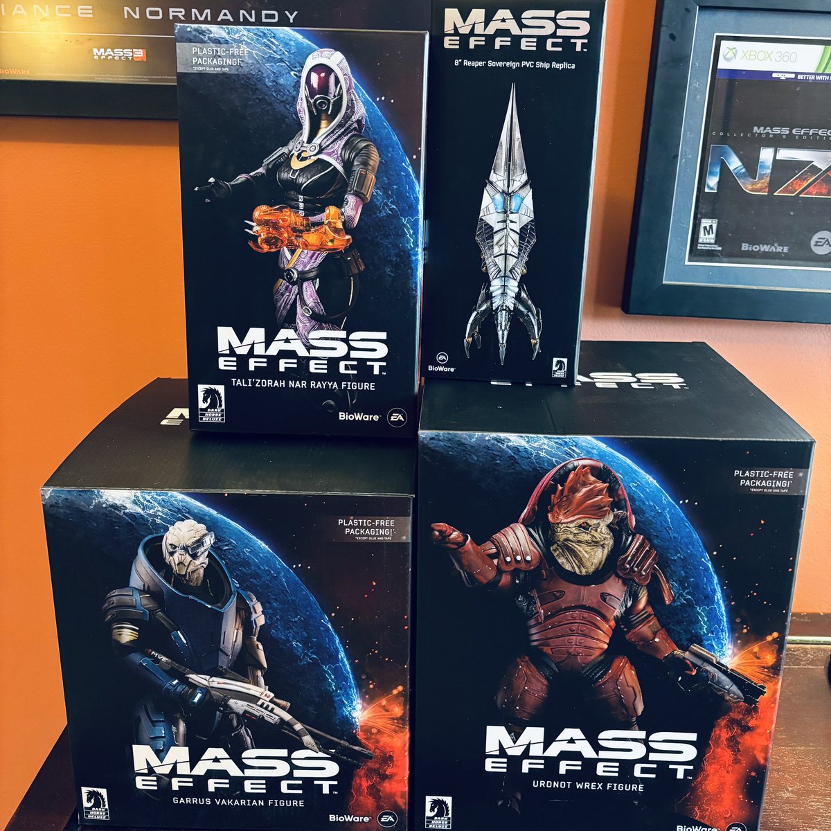 Mark Meer (@mark_meer) on Twitter photo Many thanks to <a href="/DarkHorseDirect/">Dark Horse Direct</a> for kindly sending me a MASSIVE shipment of <a href="/masseffect/">Mass Effect</a> merch! Particularly love the PVC figures of Tali, Garrus and Wrex - looking forward to getting Commander Shepard, Legion, and Jack in this scale! 😎
#MassEffect #DarkHorseDirect Many thanks to <a href="/DarkHorseDirect/">Dark Horse Direct</a> for kindly sending me a MASSIVE shipment of <a href="/masseffect/">Mass Effect</a> merch! Particularly love the PVC figures of Tali, Garrus and Wrex - looking forward to getting Commander Shepard, Legion, and Jack in this scale! 😎
#MassEffect #DarkHorseDirect