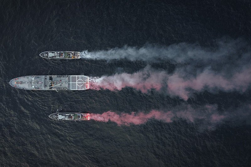 To jest właśnie ten moment, w którym możemy powiedzieć: W TYM ROKU ZAWITAMY NA DEFILADĘ Z OKAZJI ŚWIĘTA WOJSKA POLSKIEGO! 🇵🇱 ⚓️

Siły okrętowe MW oraz lotnictwo BLMW będziecie mogli obserwować na żywo z Helu, przed telewizorami oraz na ekranach podczas obchodów w Warszawie 💪