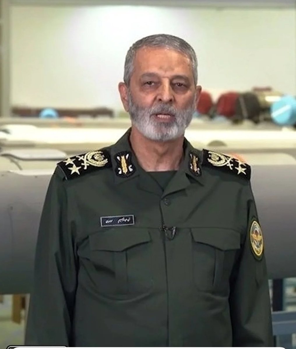 farhad_nazarian's tweet image. انتصاب دقیق و هوشمندانه امیر موسوی به ریاست ستادکل نیروهای مسلح ازیک سو واز سویی پوشش سبز سپاهِ امیر،نقشه مضحک و نخنمای دشمن در ایجاد تفرقه میان سپاه و ارتش را نقش برآب کرد؛ واقعیت میدان این است که پیوند ناگسستنیِ دو بازوی پولادینِ امنیت(سپاه و ارتش) در یک قلب میتپند.