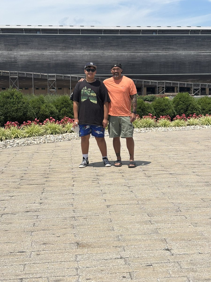 My 12 year old grandson made it to the Ville for vacation <a href="/rayamanoha/">Rachael Yamanoha (née Livingston) 🌬</a>