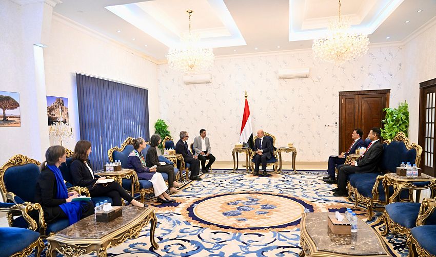 وزارة خارجية الجمهورية اليمنية (@yemen_mofa) on Twitter photo #عدن|| استقبل فخامة الرئيس الدكتور رشاد محمد العليمي، <a href="/PresidentRashad/">د/ رشاد محمد العليمي</a> رئيس مجلس القيادة الرئاسي، اليوم، في عدن عدداً من سفراء دول الاتحاد الأوروبي، وأكد في اللقاء أن اليمن تخوض معركة مزدوجة: عسكرية واقتصادية، نتيجة جرائم مليشيا الحوثي بحق الشعب اليمني واقتصاده وأمنه.
وتطرق فخامة #عدن|| استقبل فخامة الرئيس الدكتور رشاد محمد العليمي، <a href="/PresidentRashad/">د/ رشاد محمد العليمي</a> رئيس مجلس القيادة الرئاسي، اليوم، في عدن عدداً من سفراء دول الاتحاد الأوروبي، وأكد في اللقاء أن اليمن تخوض معركة مزدوجة: عسكرية واقتصادية، نتيجة جرائم مليشيا الحوثي بحق الشعب اليمني واقتصاده وأمنه.
وتطرق فخامة