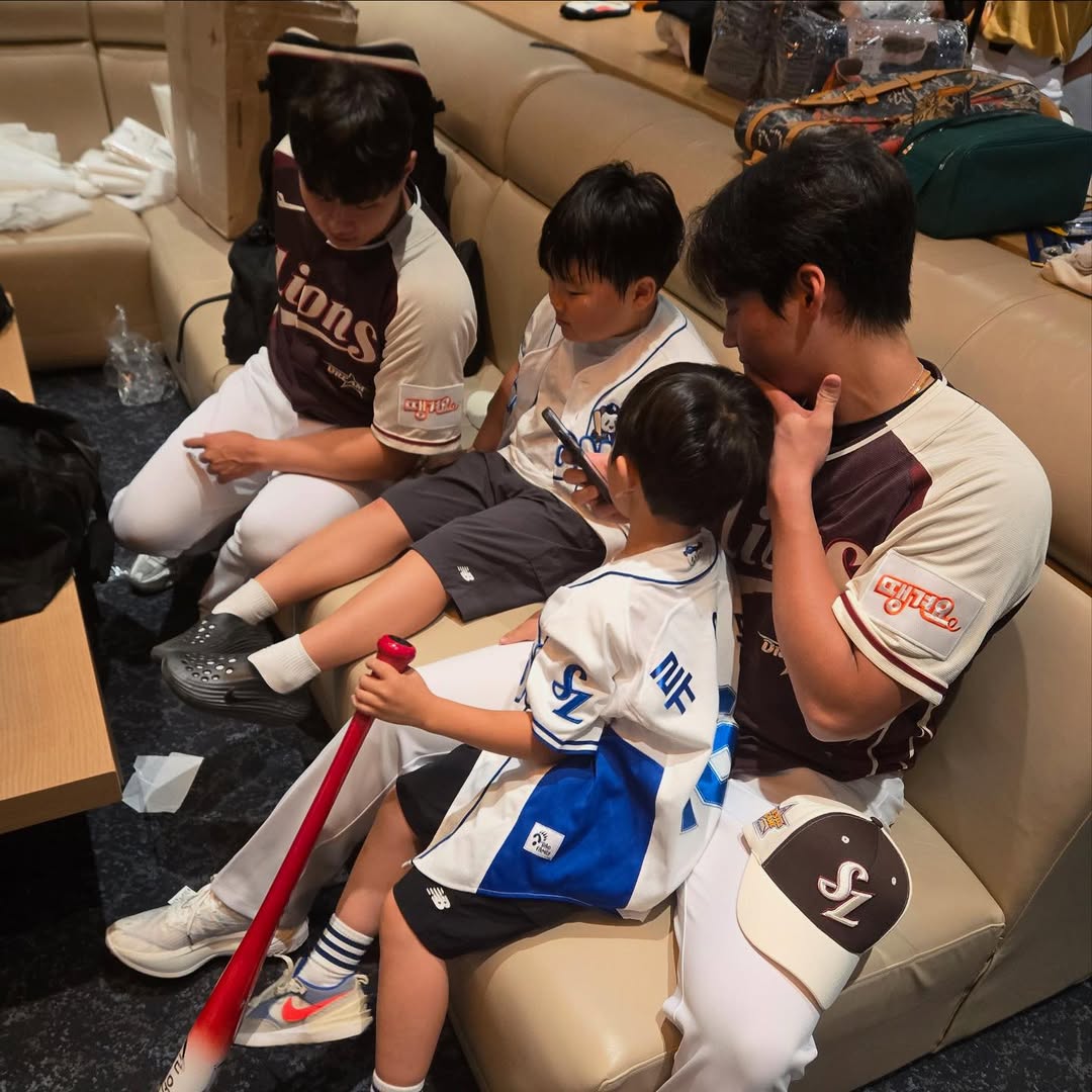 이현이든이랑 사자 삼츈들이랑✌️💙