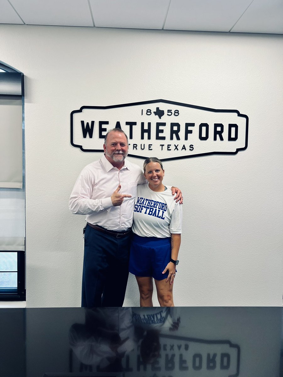 coachjesspauls's tweet image. Had the honor of meeting and spending the afternoon with Weatherford’s Mayor Paschall—such a wonderful time and great conversation! Grateful for the warm welcome to this amazing community. 💙 #WeatherfordTX #GoRoos