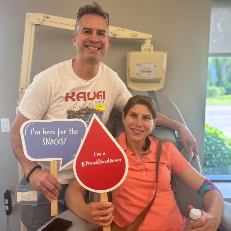 RIBloodCenter's tweet image. Meet Joseph and Lauren! Joseph has been donating blood for 29 years, while Lauren was inspired to give three years ago when her son needed a transfusion.
Together, their donations are on the way to save up to 6 lives! Every donation makes a difference. 🌟 🩸