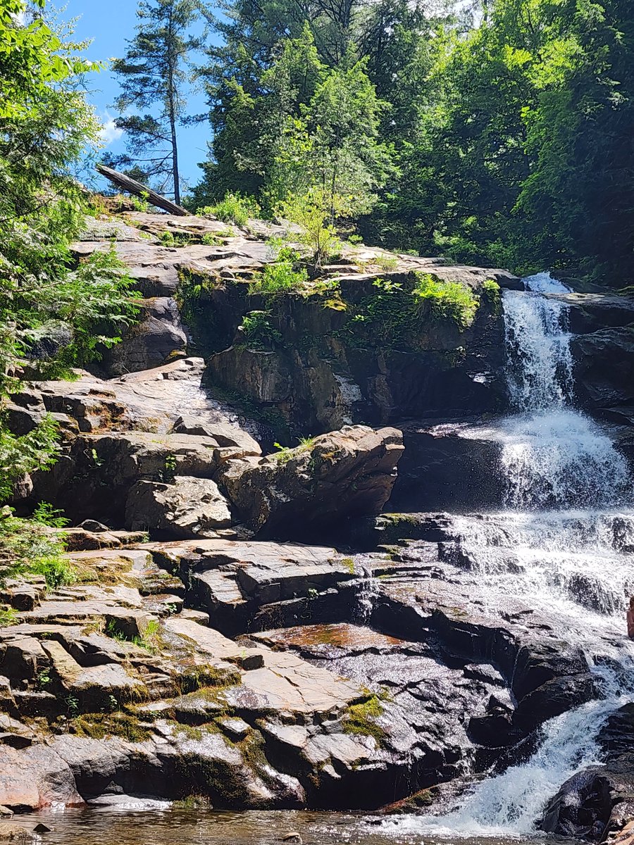 Treeboy2022's tweet image. 앉아서 폭포소리만 들어도 힐링이 된다.