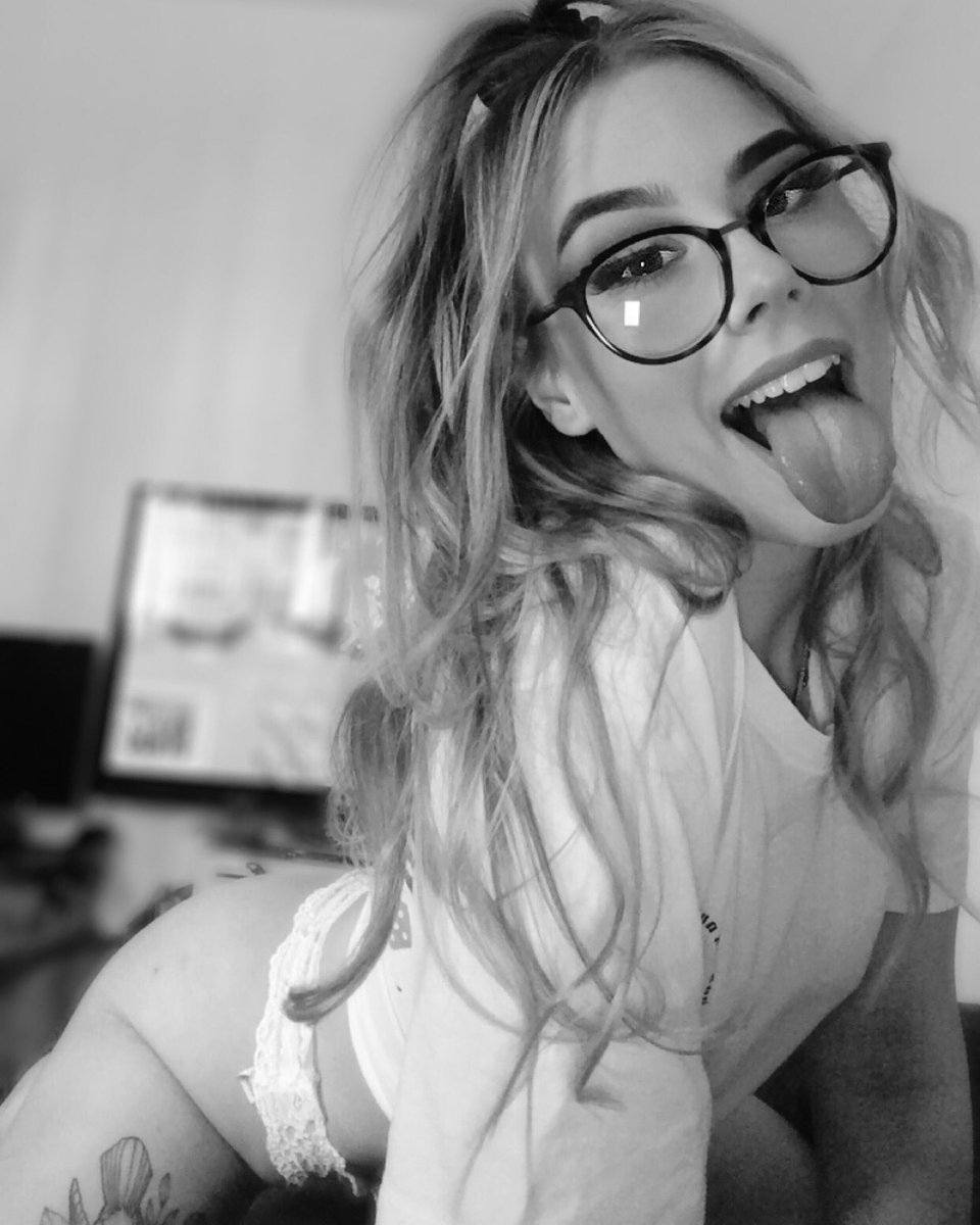 Rt If you think i have the perfect Doggy Tounge