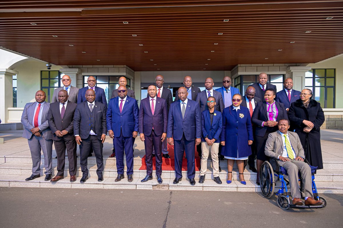 PRESIDENT BOKO IN LESOTHO ON A WORKING VISIT

At the invitation of Prime Minister Ntsokoane Samuel Matekane of the Kingdom of Lesotho, President Advocate Duma Gideon Boko arrived in Maseru this morning for a three-day working visit from 15th to 17th July 2025. #BwPresidency🇧🇼