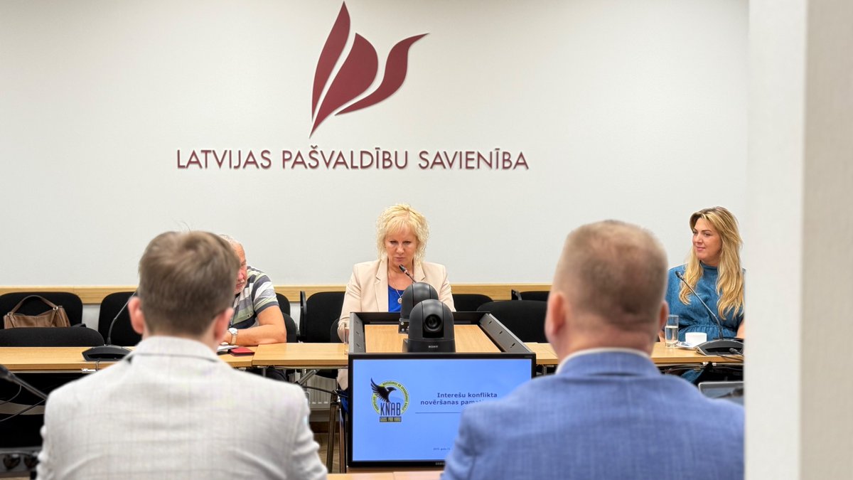 KNAB stiprinājis pašvaldību domju deputātu u.c. pašvaldību administrācijā nodarbināto izpratni par praktiskiem jautājumiem, lai novērstu nonākšanu interešu konflikta situācijās un izvairītos no citiem interešu konflikta novēršanas regulējuma pārkāpumiem ➡️ lps.lv/lv/tiesraides-…