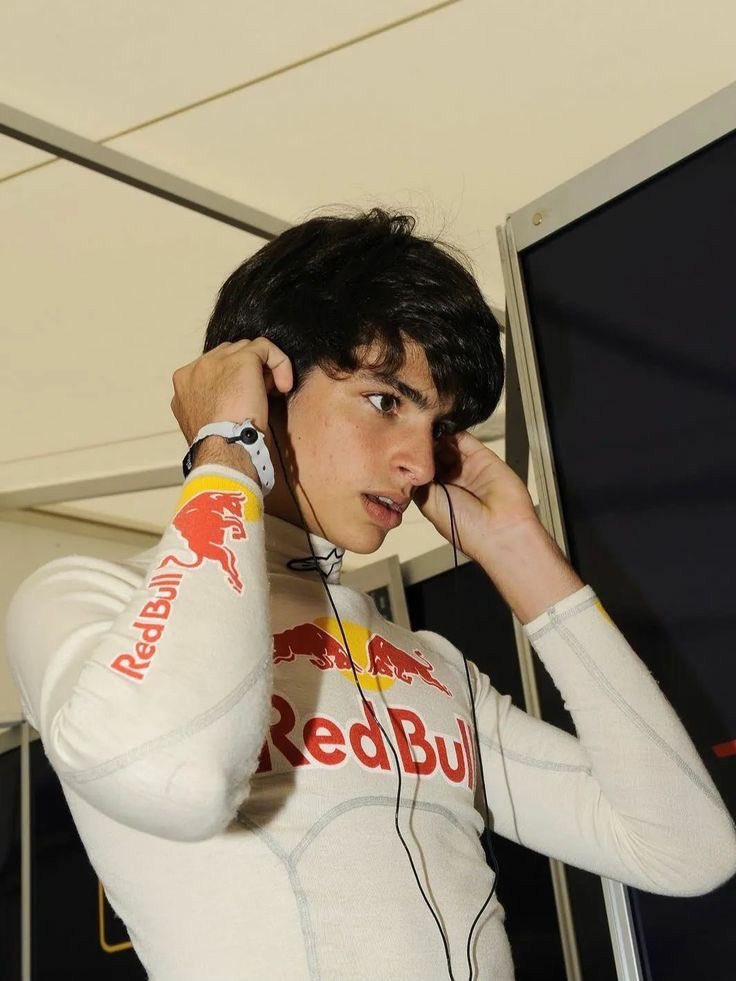 SAINZLOVERS's tweet image. what aging like fine wine looks like