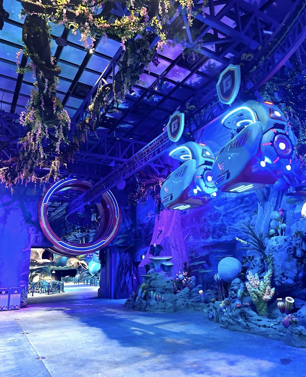 coasterstudios's tweet image. We went to the world’s LARGEST indoor theme park! Move over Warner Bros. World- Chimelong Spaceship has officially taken the record after it opened to the public just last year. Come join us as we explore everything this insane park has to offer! youtu.be/YjruPfKtQZE?si…