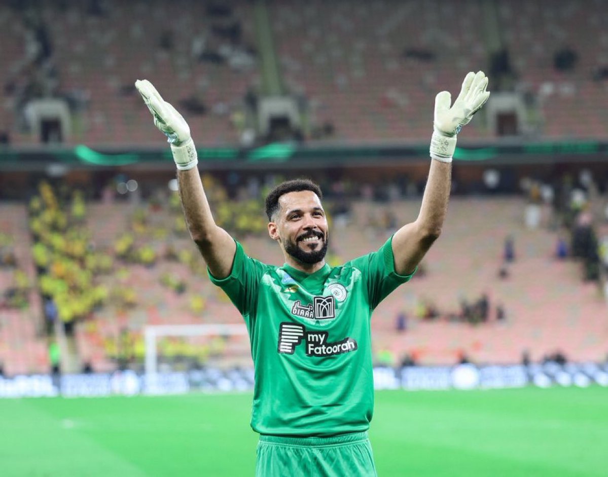 الحارس مصطفى ملائكة ( 39 عام ) هو أقرب حارس لنادي #الاتحاد
