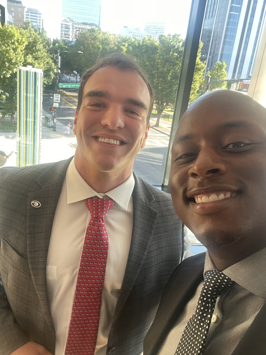 DjShockley3's tweet image. Dawgs have arrived for #SECMEDIADAYS!!
I’ll have more with them later today on what to expect from this 2025 Georgia Team!!
And @GunnerStockton tells me what he has done to prepare himself to lead the dawgs this season.