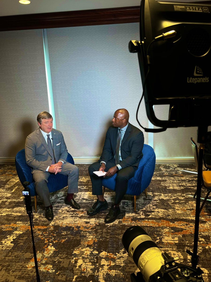 DjShockley3's tweet image. Dawgs have arrived for #SECMEDIADAYS!!
I’ll have more with them later today on what to expect from this 2025 Georgia Team!!
And @GunnerStockton tells me what he has done to prepare himself to lead the dawgs this season.