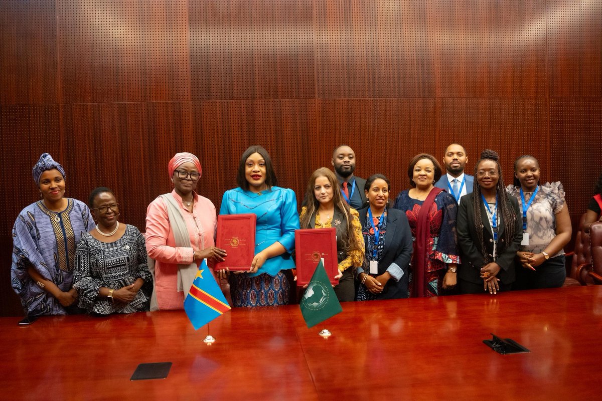 A l’occasion de la clôture de la 47e session ordinaire du Comité Exécutif de l’Union Africaine à Malabo, la Vice-Ministre des Affaires Etrangères, Gracia Yamba Kazadi (<a href="/HonGraciaYamba/">Hon. Gracia Yamba Kazadi Officiel</a>), a procédé à la signature de la Convention de l’Union Africaine sur l’élimination de la