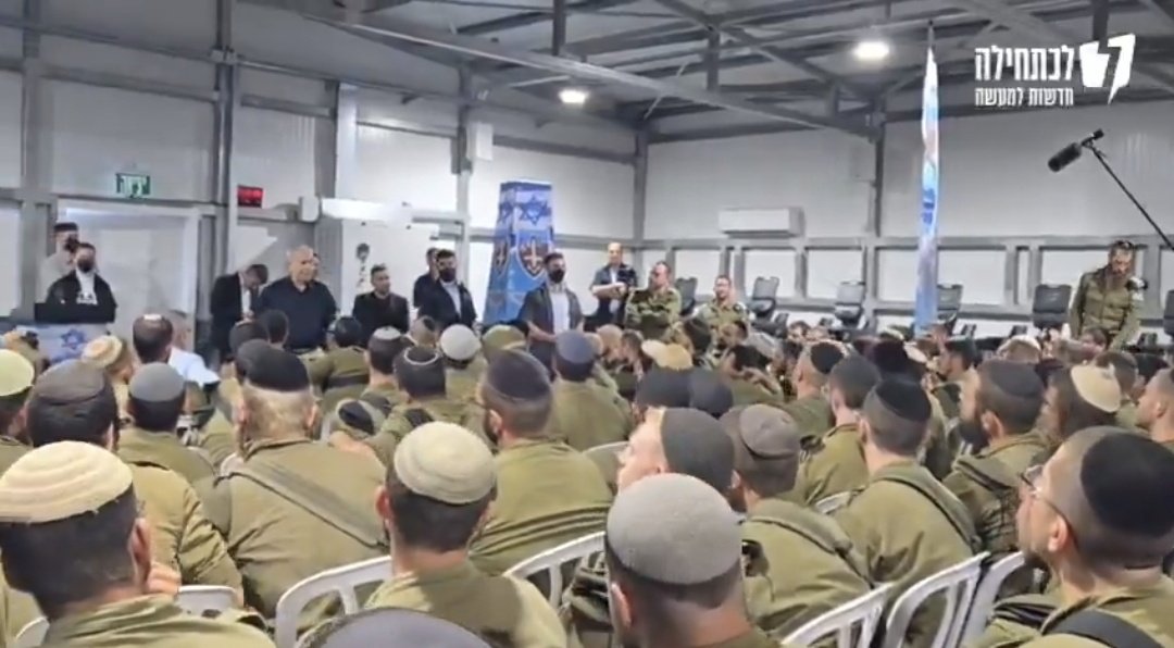 drormarmor's tweet image. הלוואי שיצליח וממש סבבה שראש הממשלה מבקר שם (בלי ציניות), אבל בינתיים קצת פרופורציות: "חטיבת" החשמונאים היא כרגע בקושי פלוגה וחצי. וגם: הכיפות בתמונה מסגירות הרבה מדי מסתננים לא חרדים. ושוב, הלוואי שיצליח