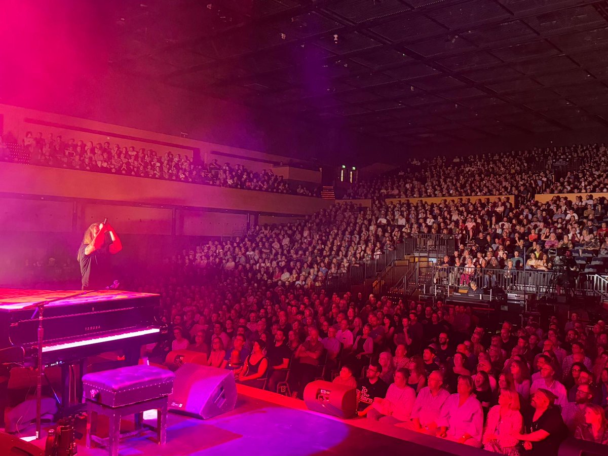 I was worried that an arena in Bournemouth on a Monday night might be a bit quiet… but it was a fkn banging gig. Beautiful room and a beautiful, up-for-it crowd.
Only four shows to go on this UK leg. 😭
Sheffield on Thursday!

Tour info &amp; more: linktr.ee/timminchin

📷 Jimi