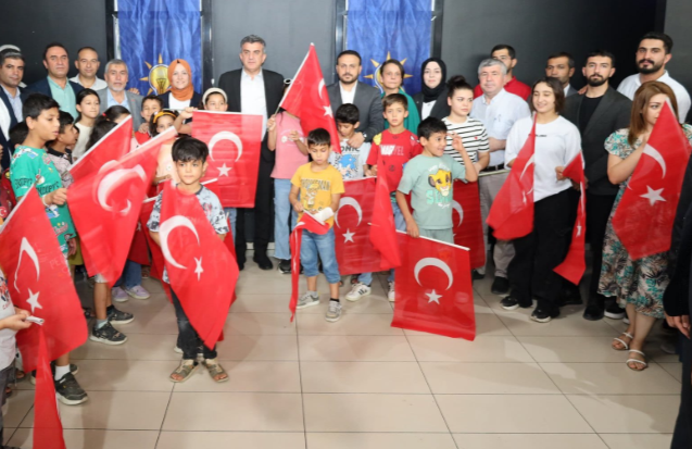 AK Parti Şanlıurfa İl Başkanı Günbegi, Çocuklarla 15 Temmuz Sinema Etkinliğine Katıldı urfadasin.com/ak-parti-sanli… 
#Urfa #sanliurfa #15TemmuzDestanı