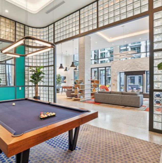 Today I'm admiring The Declan developed by Rockpoint in Port Imperial near the Manhattan ferry. The Declan is co-managed by Rockhill and Bozzuto. bozzuto.com/apartments-for… #designinspiration #apartmentdesign #multifamily #dianamosherassociates #jacksonheightsinteriordesigner