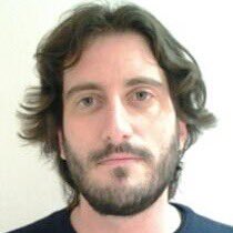 Este pájaro es Víctor Manuel Egío García.

Diputado de Podemos en Murcia que en su momento la lío con el “tiro al fachon” y hoy se encara con el periodista Vito Quiles por hacer su trabajo.

El muy comunista gana 52.661 lereles  de nuestros impuestos.

Puto ASCO