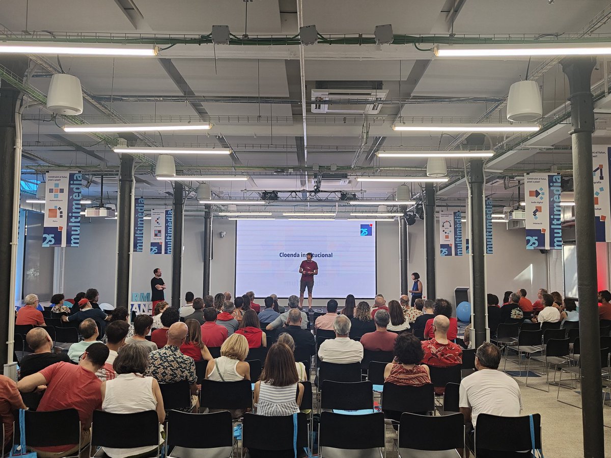 UOCeimt's tweet image. 🎂📸Avui hem celebrat els 25 anys del grau de Multimèdia de la @UOCuniversitat!

🥰Un acte molt especial per compartir experiències, reflexionar sobre el camí recorregut i imaginar junts el futur del professional multimèdia.

✅Amb la benvinguda institucional de la #rectoraUOC…