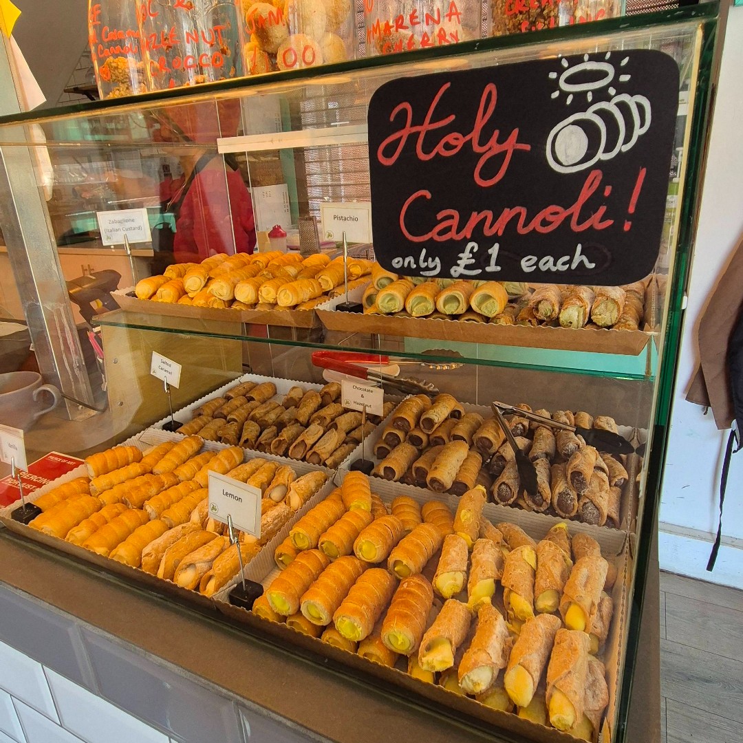 We popped into Le Gemelle Leicester last week for a meeting. This really cute little café in St Martin's Square does food, drink, stuff to take away, and who can argue with Cannoli for a quid?

#visitleicester #leicester #cafe #cafeculture #food