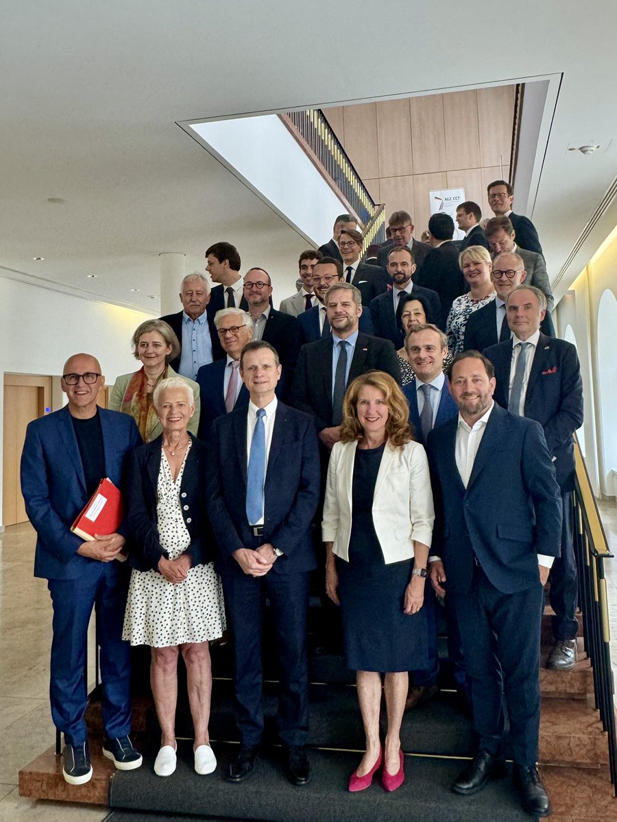 KlinkertBrigitt's tweet image. 🇫🇷🇩🇪 À Mayence aujourd’hui pour renforcer la coopération transfrontalière franco-allemande dans le cadre du comité de coopération transfrontalière !!
✅ Contrôles aux frontières à assouplir
✅ Coopération hospitalière, géothermie, protection civile
✅ présentation de ma mission…