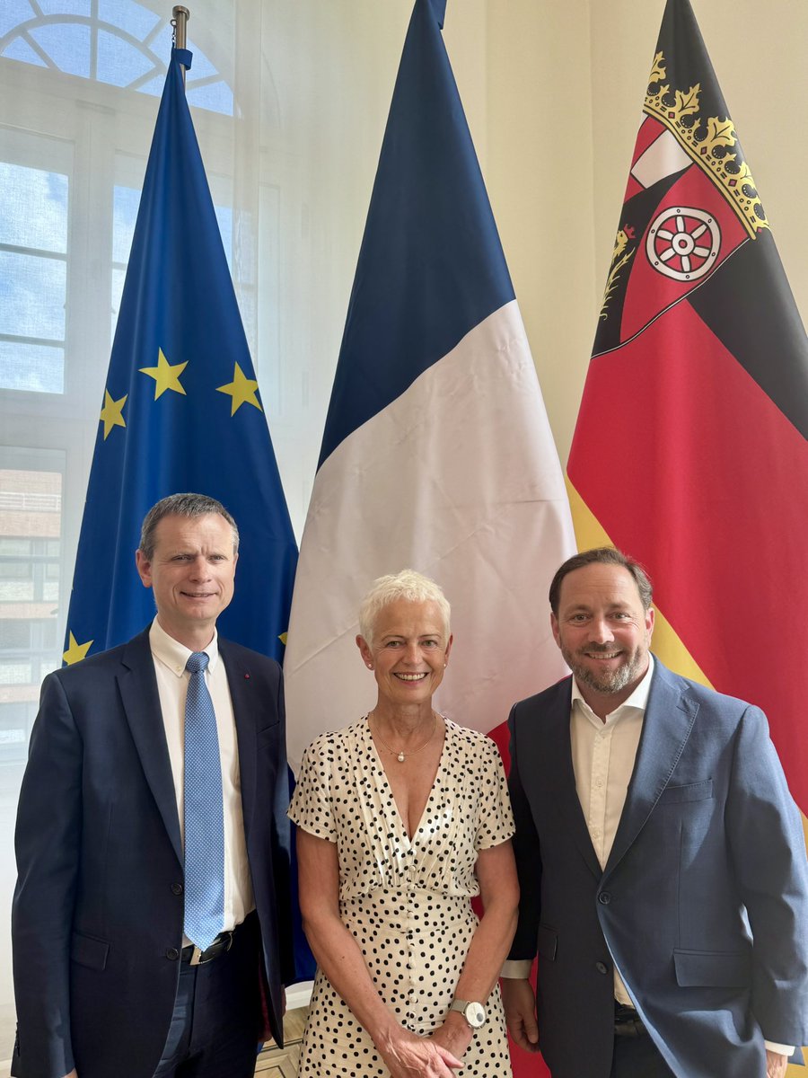 KlinkertBrigitt's tweet image. 🇫🇷🇩🇪 À Mayence aujourd’hui pour renforcer la coopération transfrontalière franco-allemande dans le cadre du comité de coopération transfrontalière !!
✅ Contrôles aux frontières à assouplir
✅ Coopération hospitalière, géothermie, protection civile
✅ présentation de ma mission…