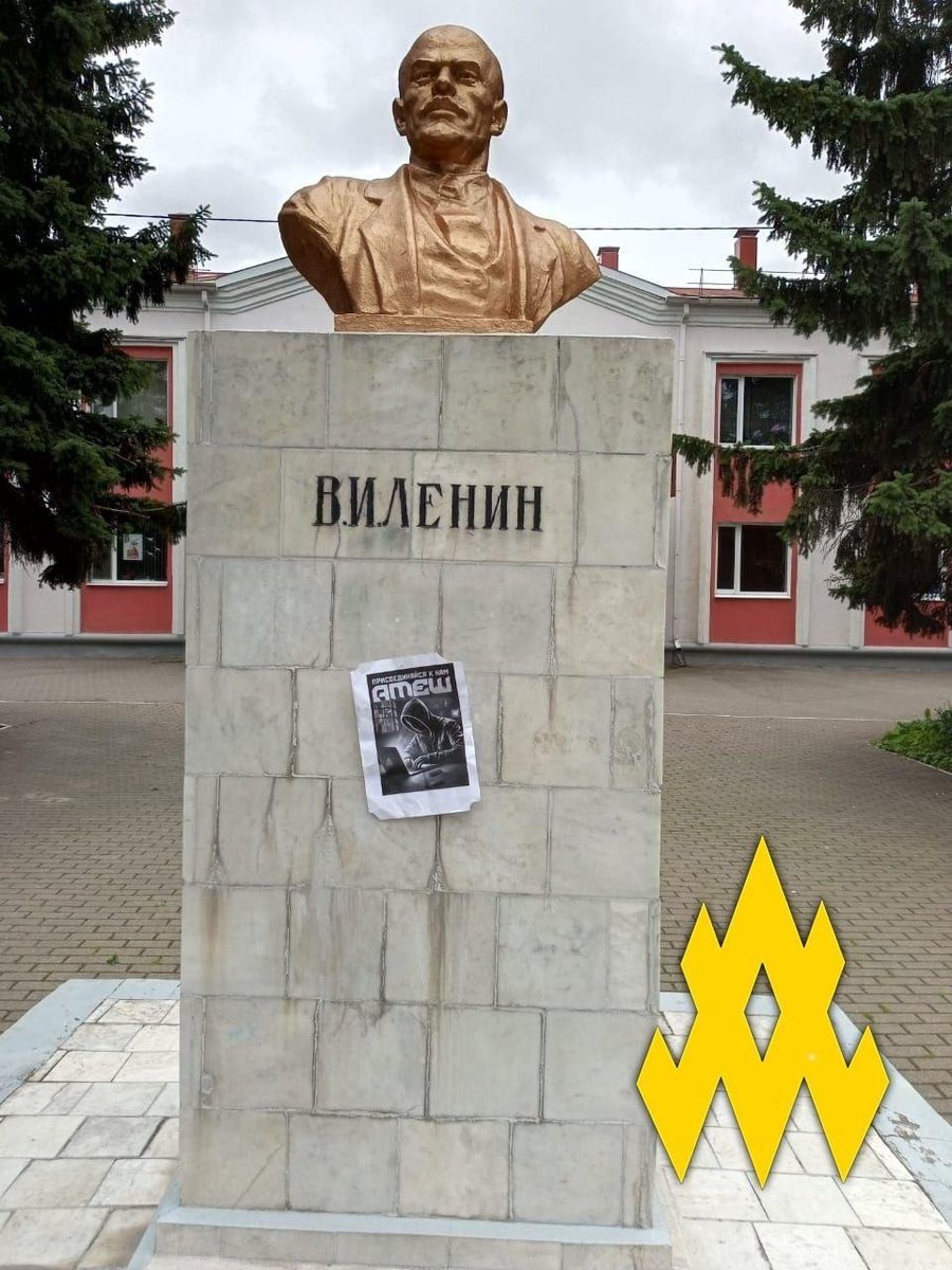 atesh_eng's tweet image. 🇷🇺 Kursk joins the resistance
Civil activists posted anti-war leaflets across the city — even on Lenin’s statue. More locals stand up to Putin’s war.
#Kursk #AntiWarProtest #RussianUkrainianWar