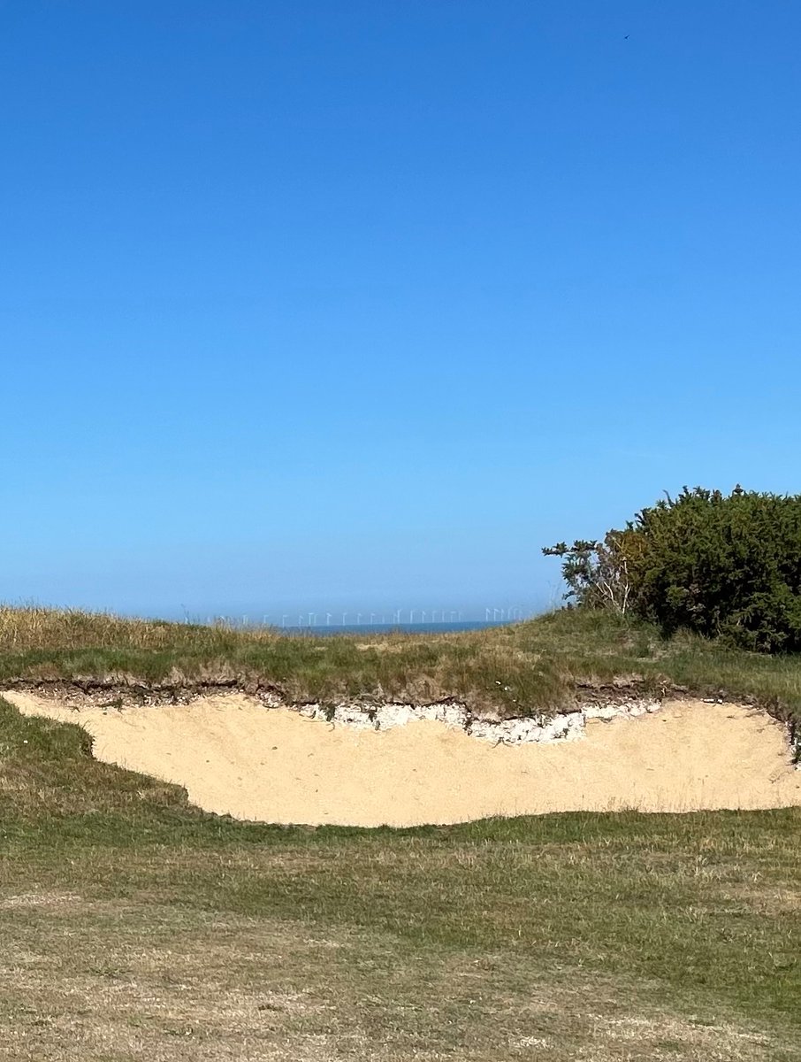 TimCowen2's tweet image. Top notch day out at @NorthForeland on the cliffs in the north east corner of Kent. You know you’re on a tough course when you see a bunker wall which is literally a chalk cliff. A brilliant Tom Simpson design with some of the best views I have ever seen from a course…