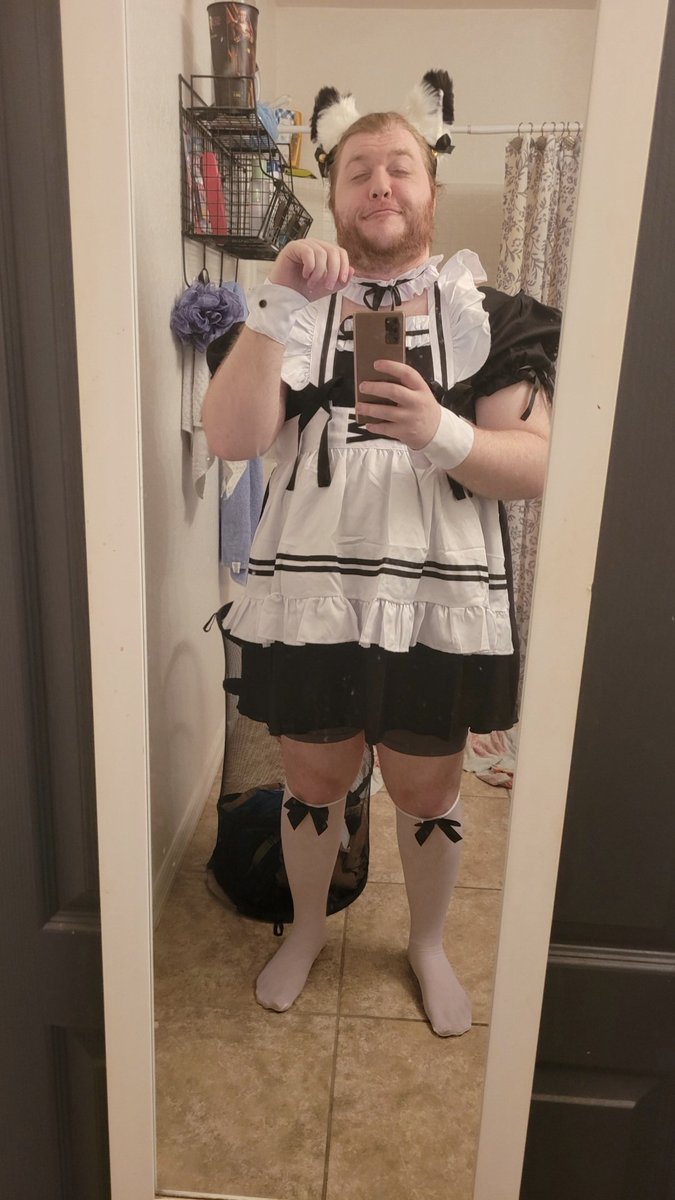 NotuIsAFrog's tweet photo. Thanks for getting me to 200 followers. So here yall go, me in a maid fit! This thing does not fit 🤣 https://t.co/e9iuwbSRIA