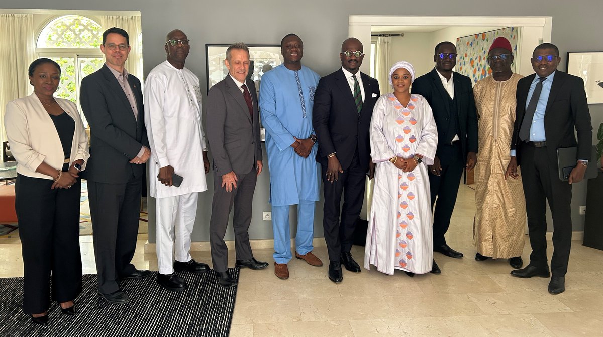 L’Ambassadeur @Marcel_Lebleu et notre équipe Commerce ont accueilli des compagnies minières (🇨🇦 et autres!) à la Résidence officielle pour des discussions animées et franches sur le climat d’affaires minier sénégalais. Bel échange! #CanadaauSénégal