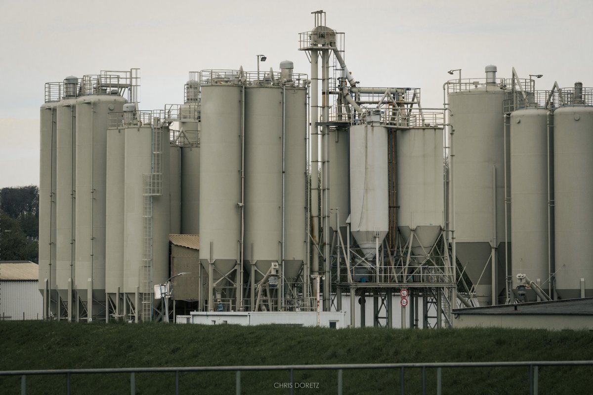 cdoretz's tweet image. Industrial Silos #photography #photooftheday #industrial #industry