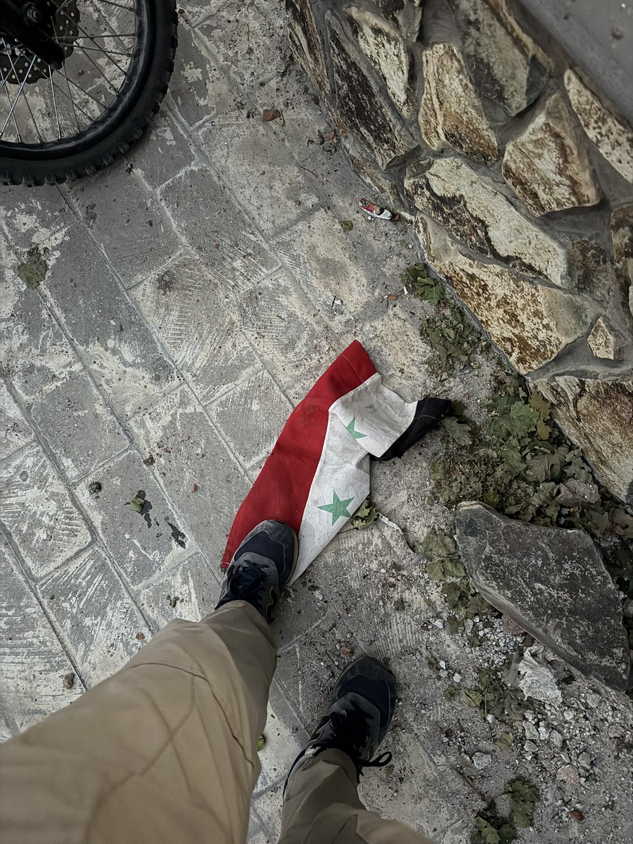 من السويداء……
لم يكونوا يوما من هذه الثورة

هم اتباع قائدهم المخلوع