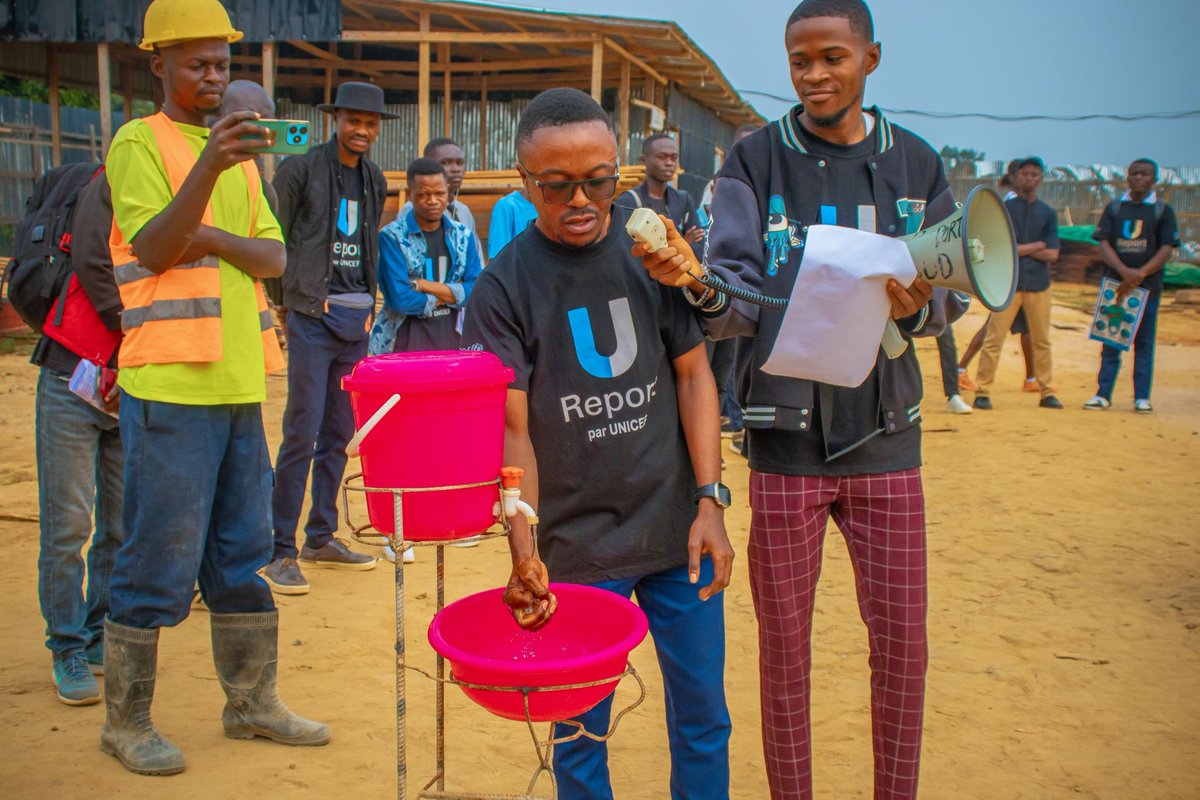 ArichopMapaya's tweet image. 🦠 Ce 15/07 à Bandundu, avec 58 U-Reporters, nous avons sensibilisé 120 ouvriers d’ETRAP Construction contre le #choléra dans l’enceinte de l’Hôpital Général.

J’ai contribué à porter les messages de prévention pour stopper la propagation.

#UReportRDC #Kwilu #SantéPourTous #Prév