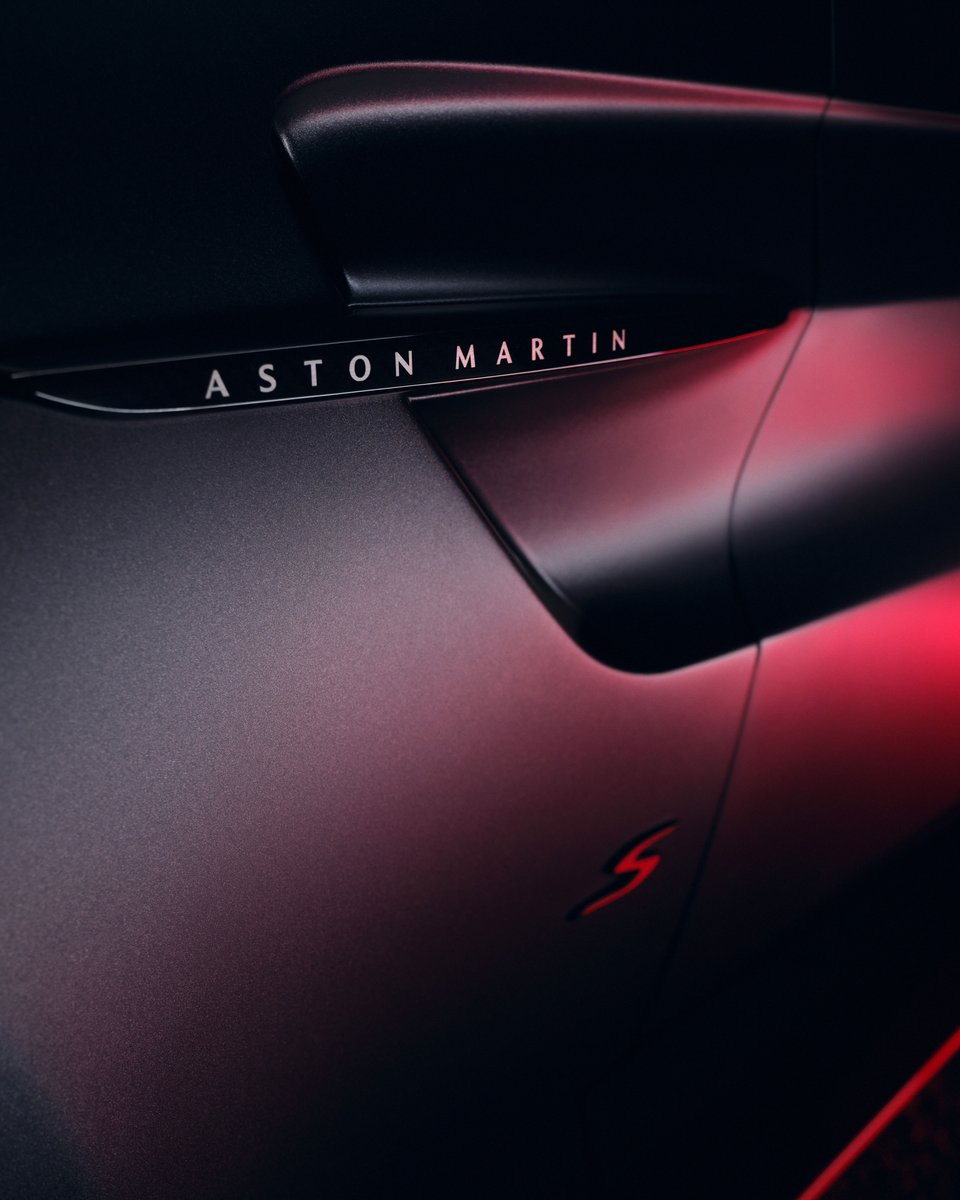 astonmartin's tweet image. Unrelenting. Undiluted. Unrivalled.
Discover Vantage S: bit.ly/4nss1z8
#AstonMartin #VantageS #THRILLDRIVEN