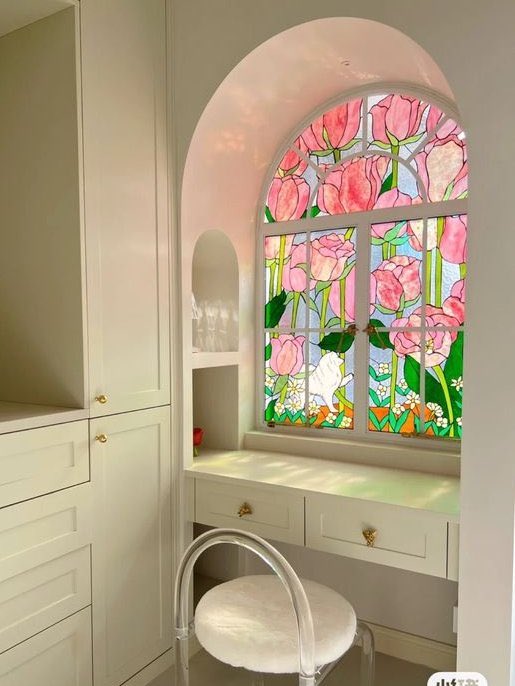 🌷 tulip flower stained glass pattern on window