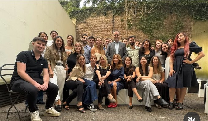 🇦🇷 2025. Desde noviembre 2024 a abril 2025 la secretaría de Manuel Adorni, 'comunicación y medios de la presidencia', pasó de 207 a 248 empleadxs. Ya casi supera la dotación total del INSTITUTO NACIONAL DEL AGUA
🍌🍌🍌🍌🍌🍌🍌🍌🍌🍌🍌🍌🍌🍌🍌
(via <a href="/noplacexhideo/">JPablo 🎮</a>)
