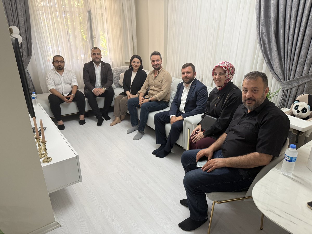 Devran YALÇINKAYA 🇹🇷 (@dvrnyalcinkaya) on Twitter photo 15 Temmuz Gazimiz Furkan Şentürk’ü, Milletvekilimiz Sn. <a href="/avsengulk/">Şengül KARSLI</a> ve İl Yönetim Kurulu Üyemiz Sn. <a href="/Dursun_TiRKi/">Dursun TİRKİ</a> ile birlikte ziyaret ettik.
Vatan için canını hiçe sayan kahraman gazilerimize minnettarız.
Unutmadık, unutturmayacağız.
<a href="/abdullahozdemir/">Abdullah Özdemir</a>
<a href="/AkPartiGngren/">AK Parti Güngören</a> 15 Temmuz Gazimiz Furkan Şentürk’ü, Milletvekilimiz Sn. <a href="/avsengulk/">Şengül KARSLI</a> ve İl Yönetim Kurulu Üyemiz Sn. <a href="/Dursun_TiRKi/">Dursun TİRKİ</a> ile birlikte ziyaret ettik.
Vatan için canını hiçe sayan kahraman gazilerimize minnettarız.
Unutmadık, unutturmayacağız.
<a href="/abdullahozdemir/">Abdullah Özdemir</a>
<a href="/AkPartiGngren/">AK Parti Güngören</a>